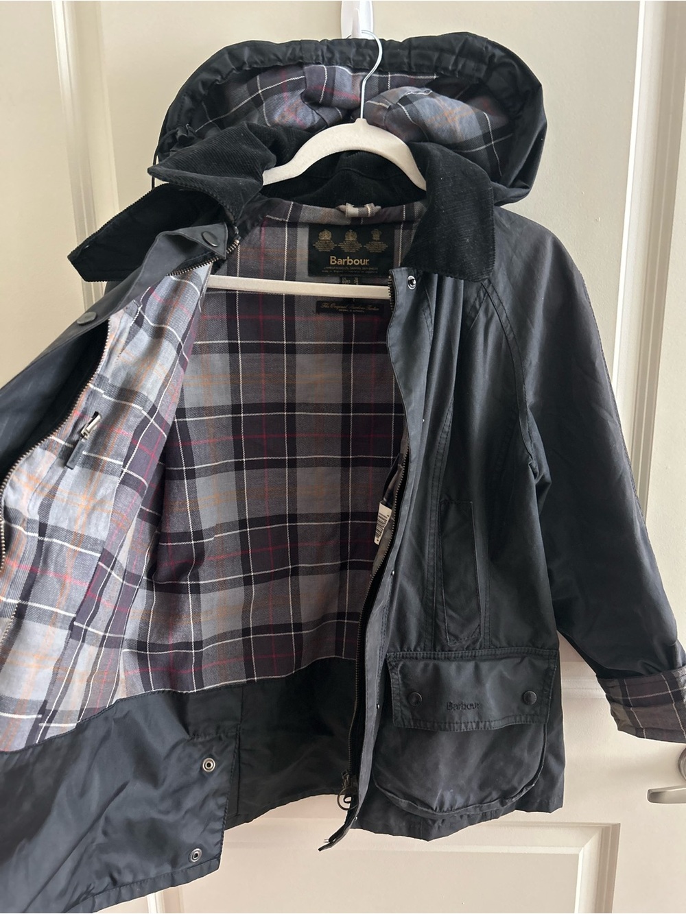 Barbour 6 US Black Hooded Beadnell Wax Jacket Classic Tartan Plaid Lining Barn - Picture 4 of 8
